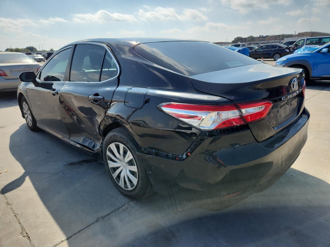2018 Toyota Camry L - Фото 2
