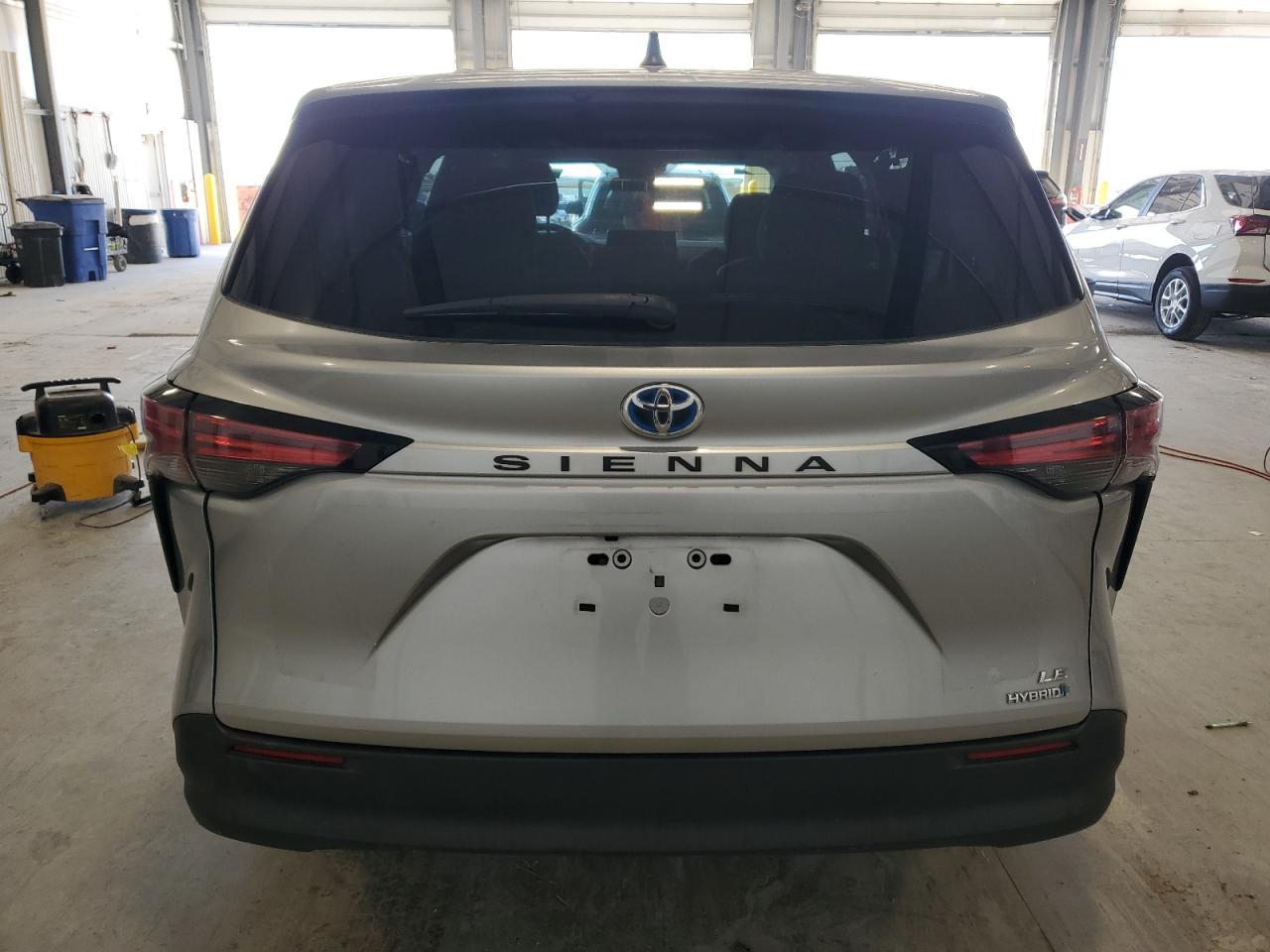 2021 Toyota Sienna Le - Фото 6