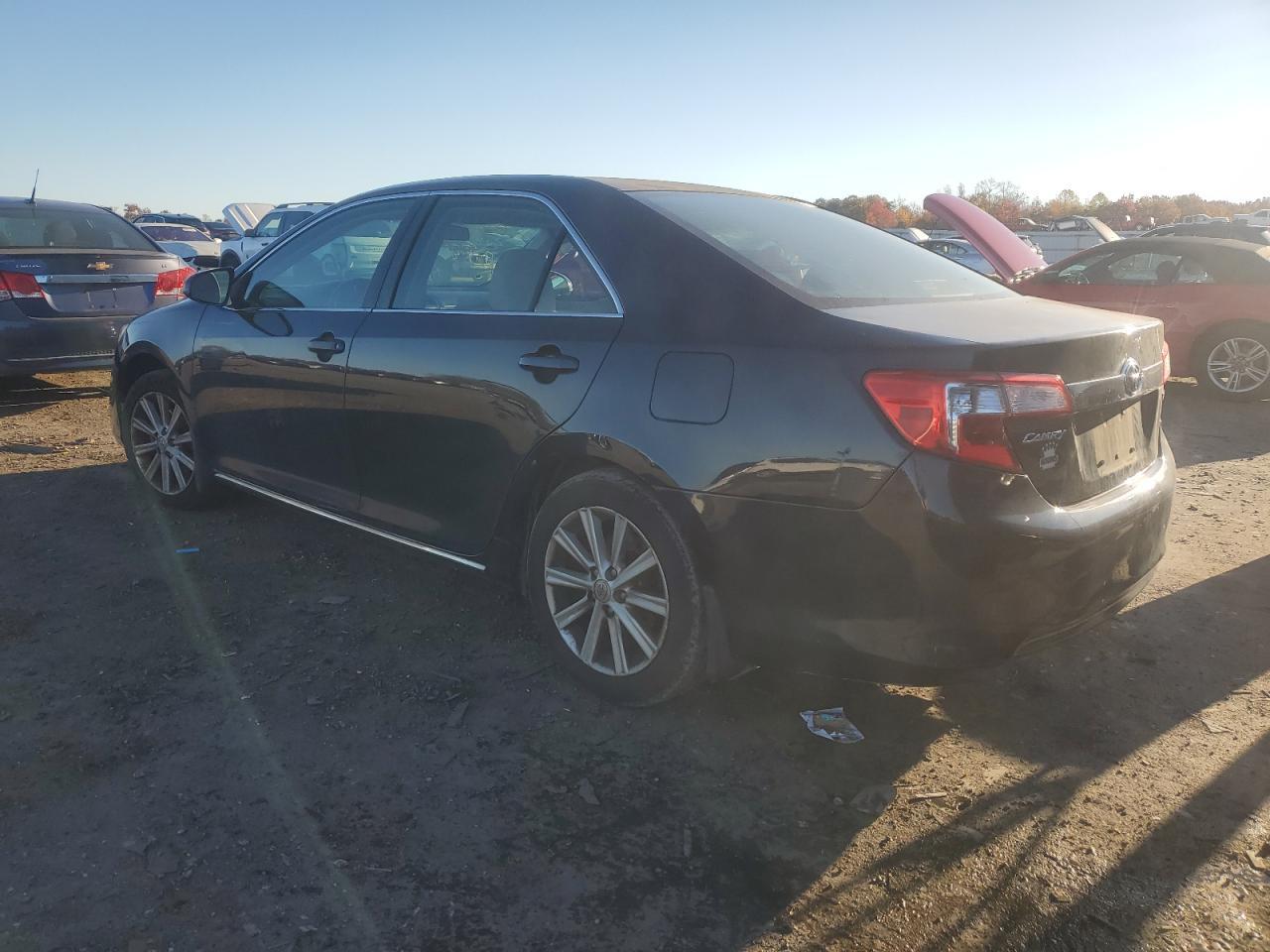 2012 Toyota Camry Base - Фото 2