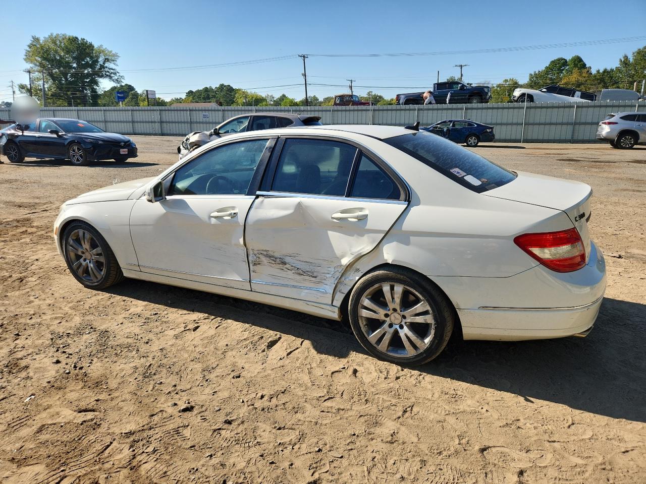 2010 Mercedes-Benz C 300 - Фото 2