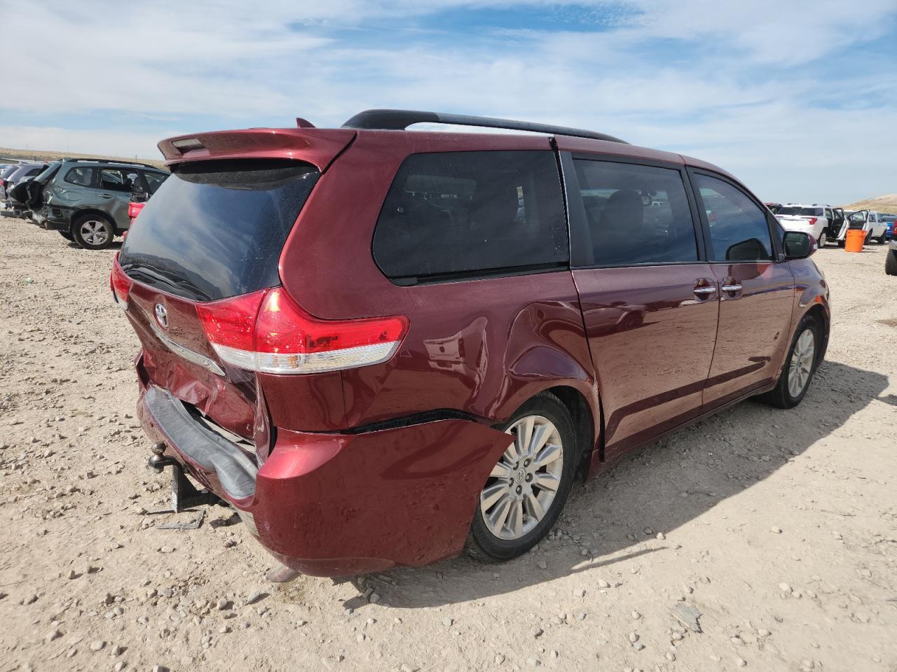 2014 Toyota Sienna Xle - Image 3