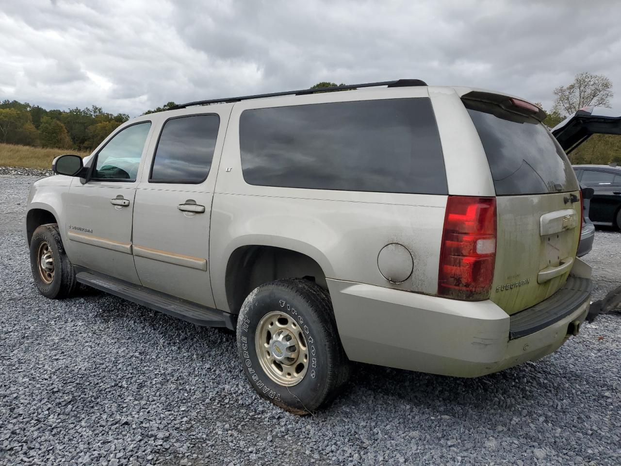 2007 Chevrolet Suburban C2500 - Image 2