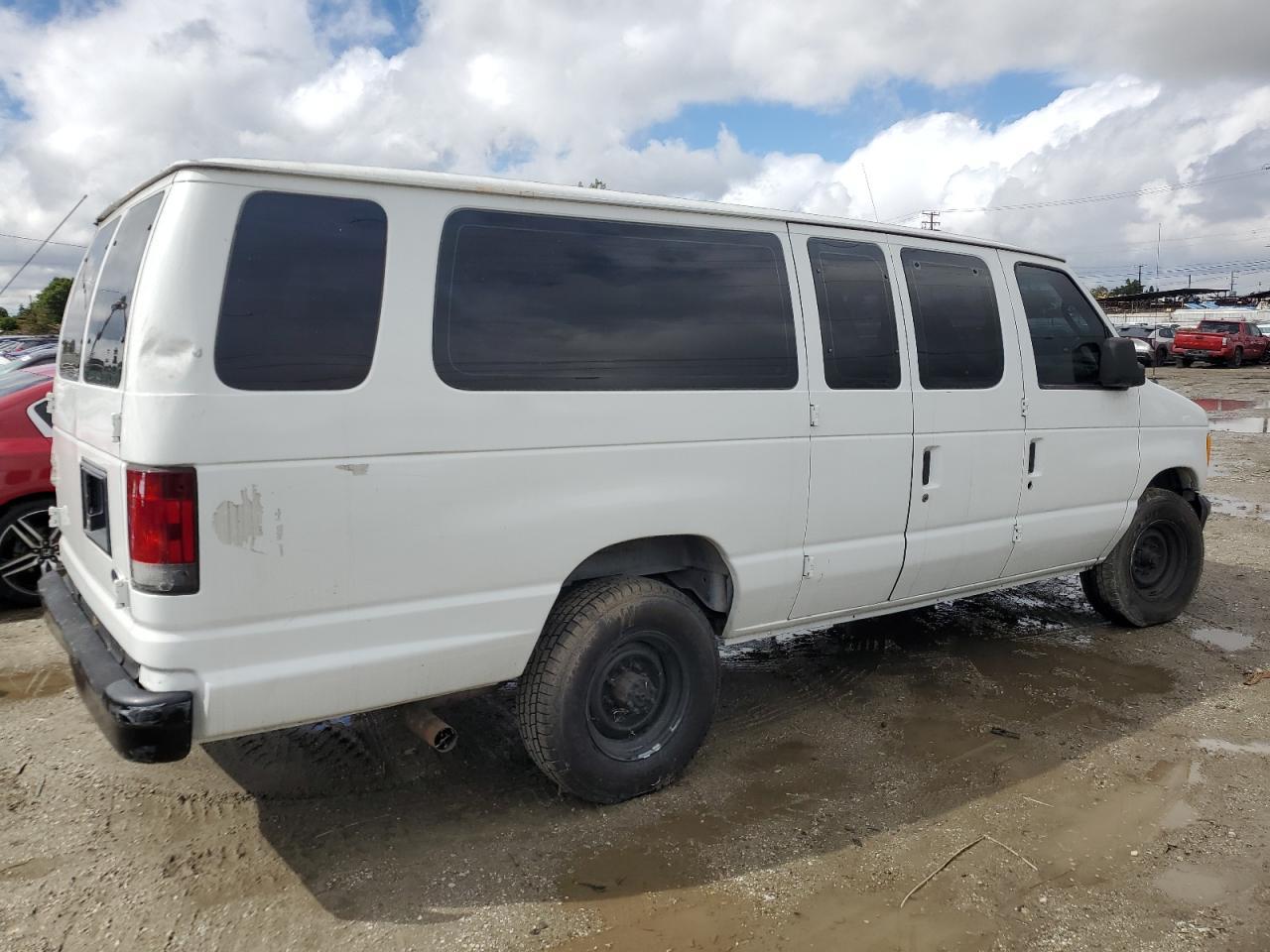 2006 Ford Econoline E350 Super Duty Wagon - Image 3