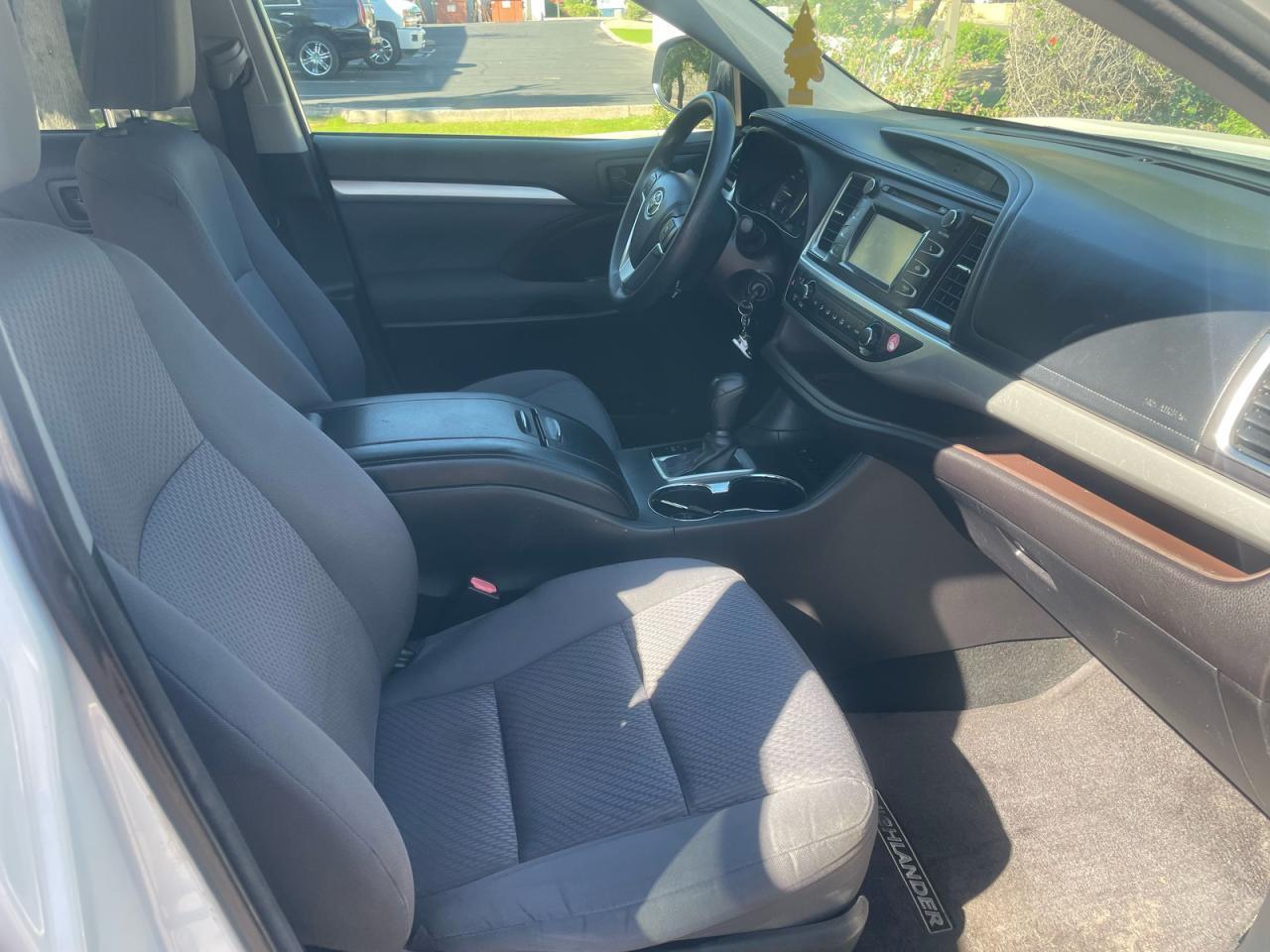2016 Toyota Highlander Le - Image 5