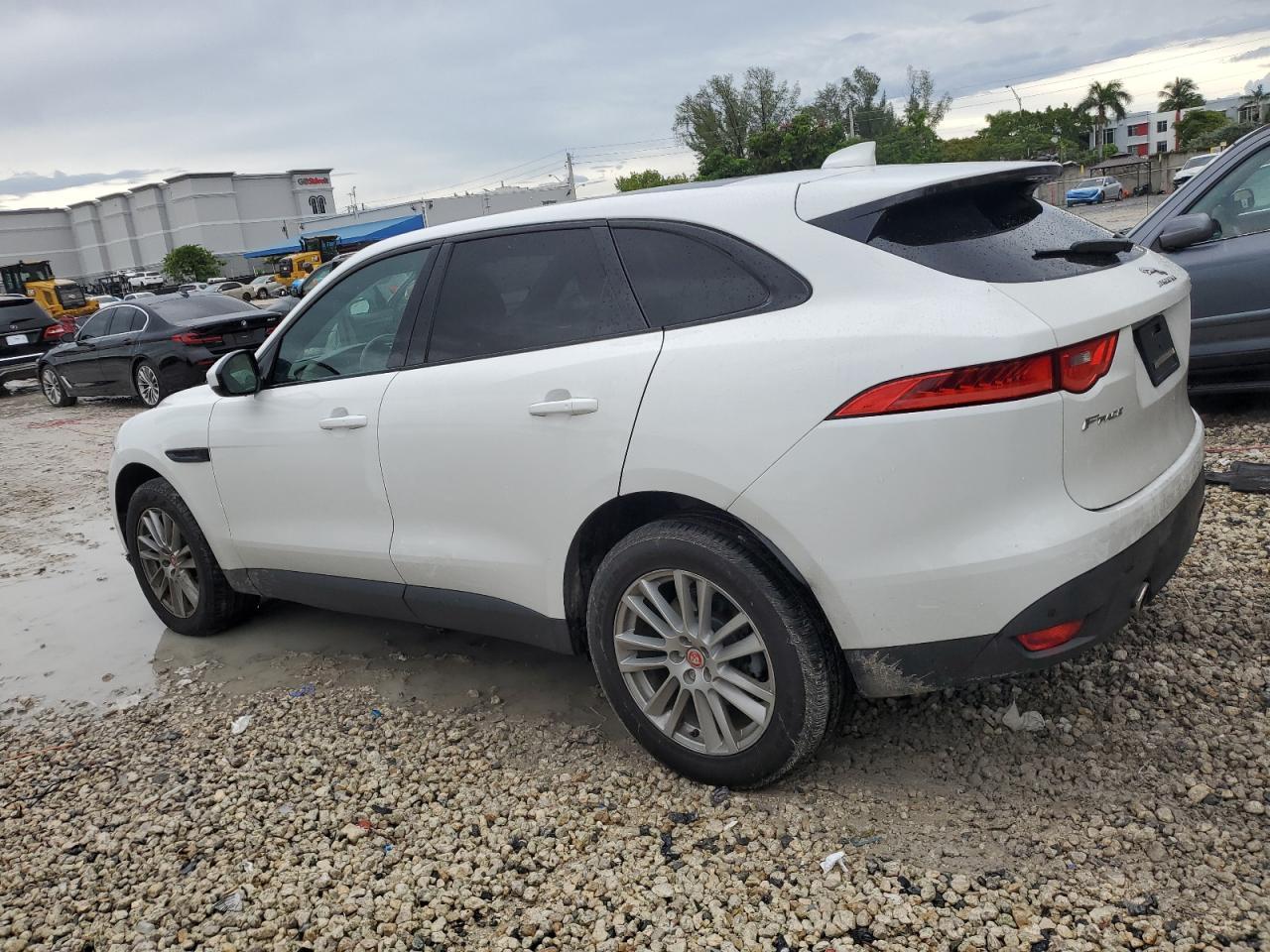 2017 Jaguar F-Pace Prestige - Image 2