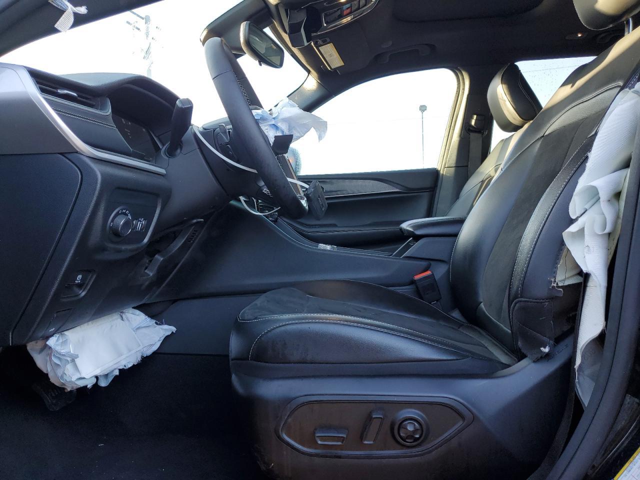 2023 Jeep Grand Cherokee Laredo - Image 7