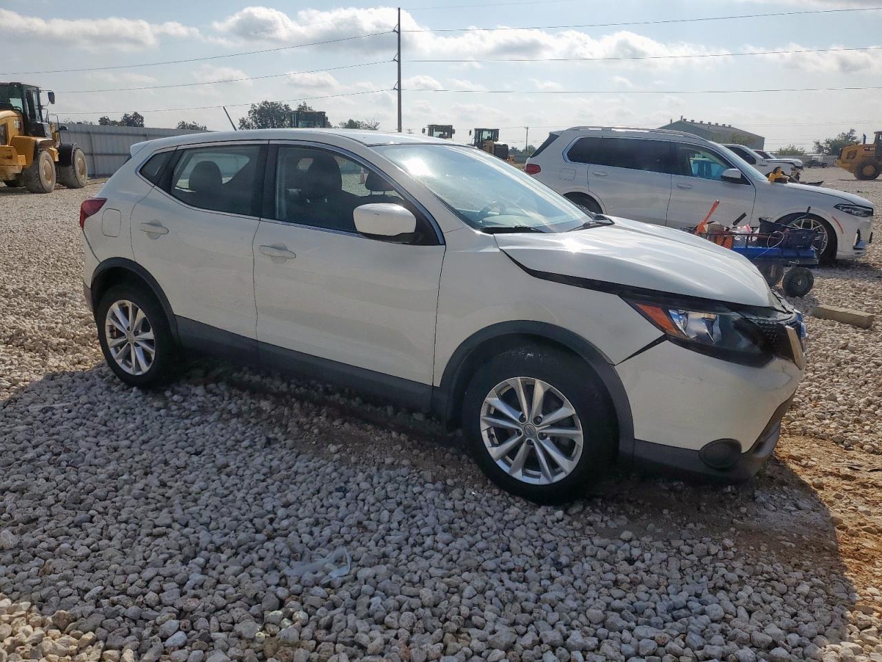 2017 Nissan Rogue Sport S - Image 4