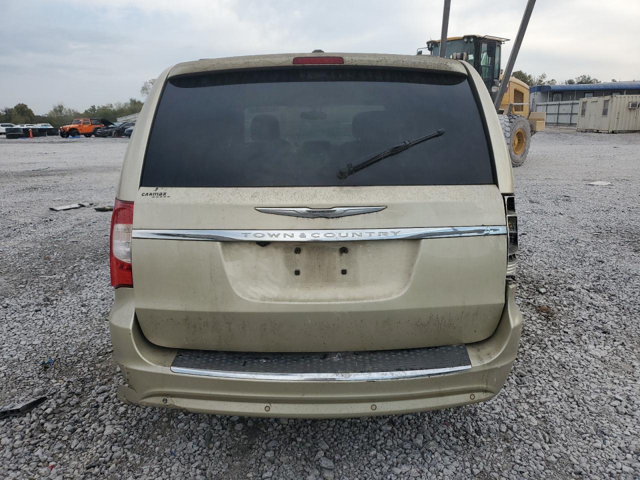 2012 Chrysler Town & Country Touring L - Image 6