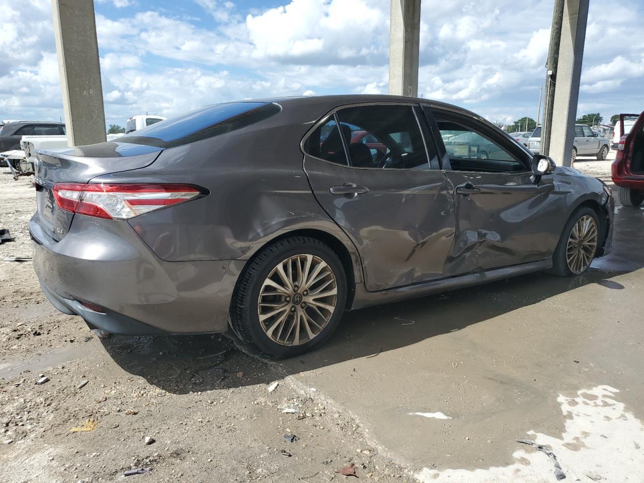 2018 Toyota Camry L - Фото 3