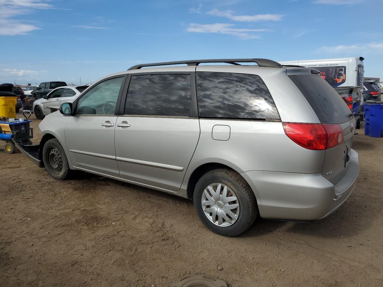 2008 Toyota Sienna Ce - Image 2