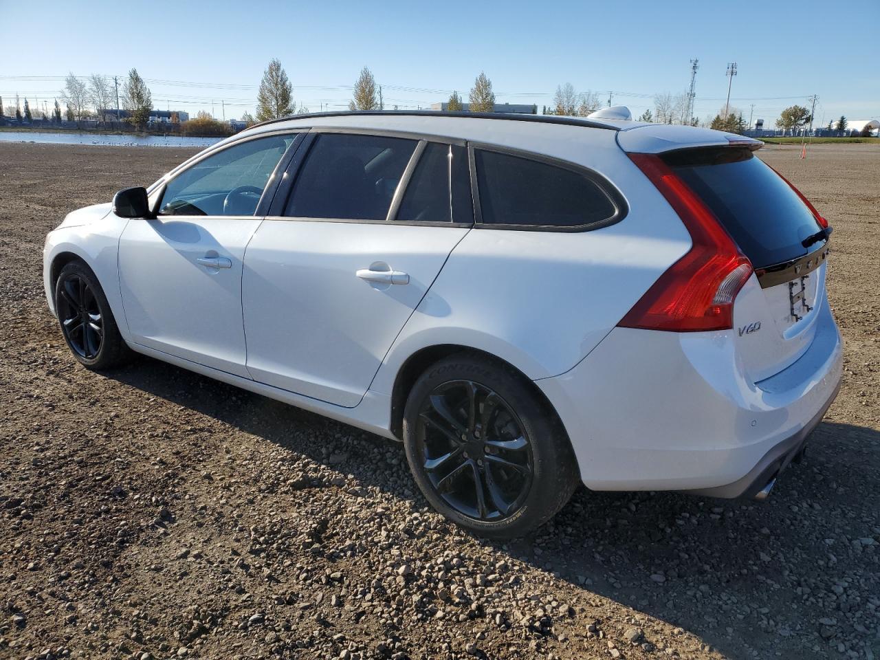 2018 Volvo V60 T6 Dynamic - Image 2