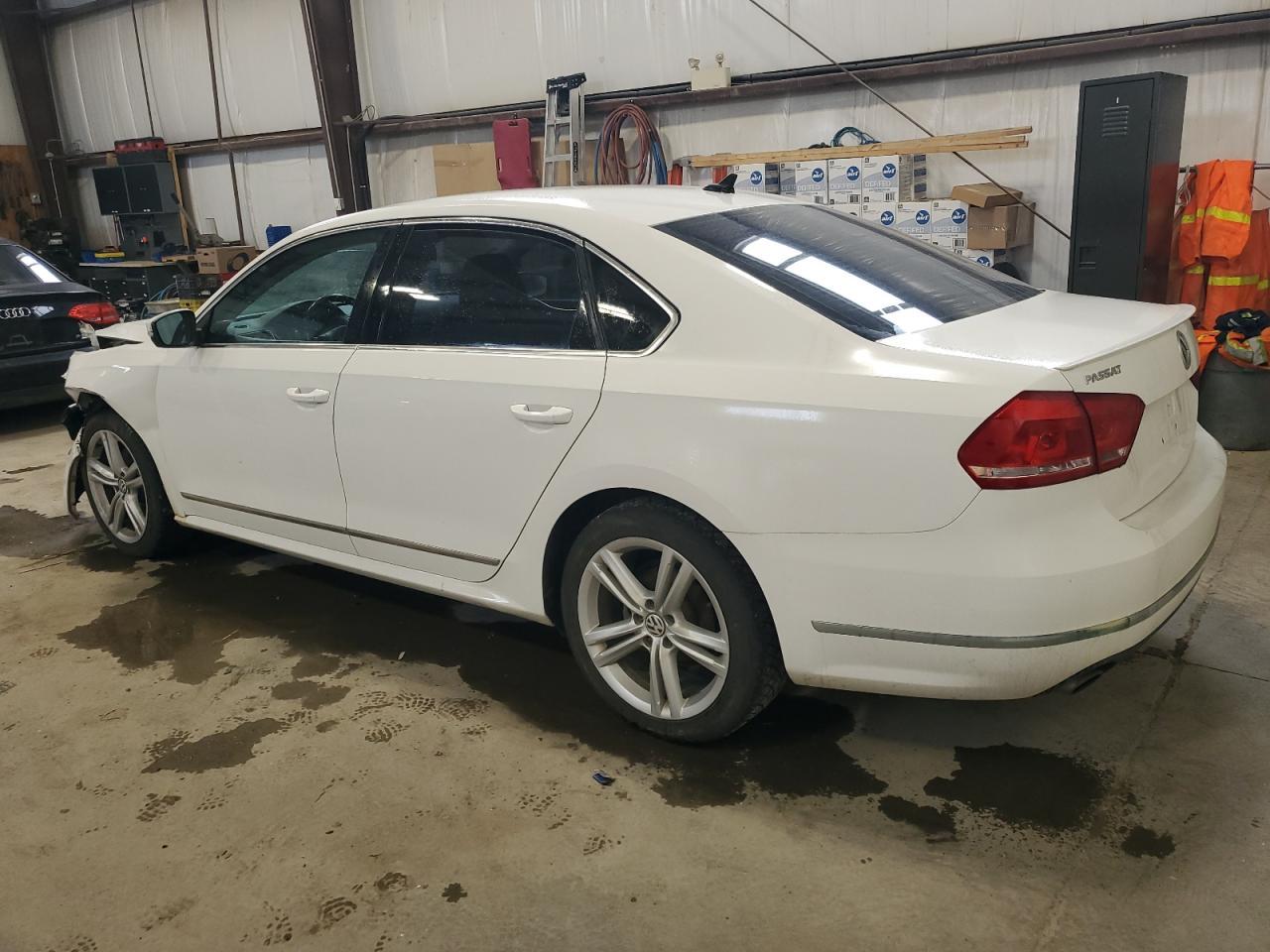 2013 Volkswagen Passat Sel - Фото 2