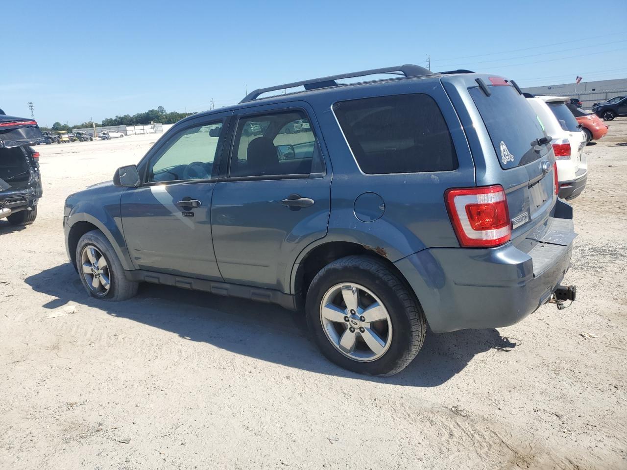 2011 Ford Escape Xlt - Фото 2