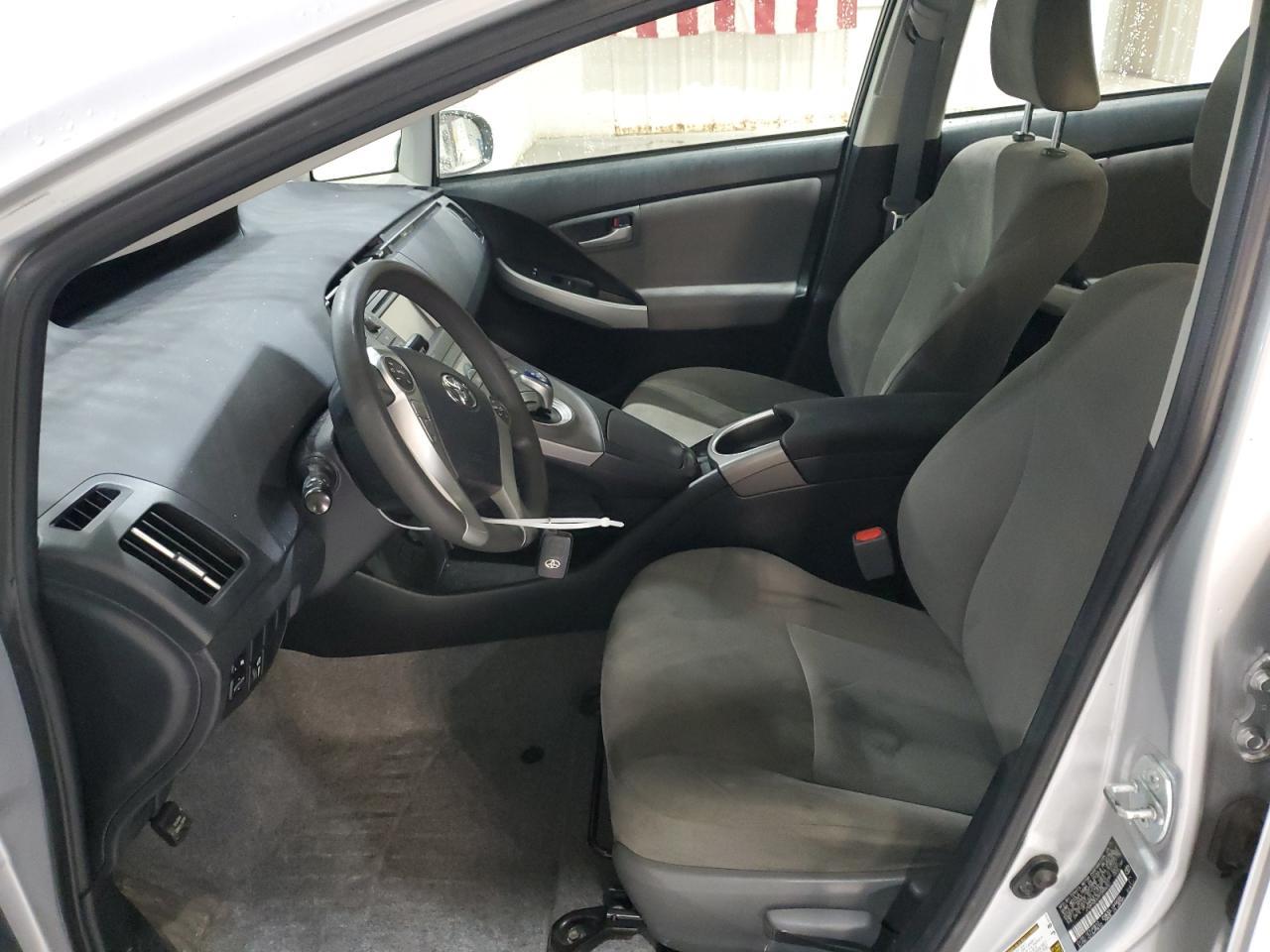 2015 Toyota Prius Three - Image 7