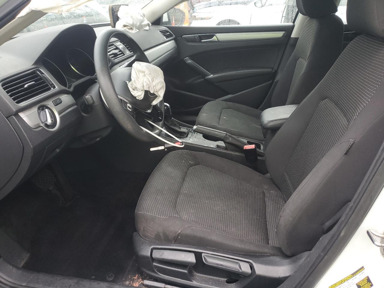 2016 Volkswagen Passat S - Фото 7