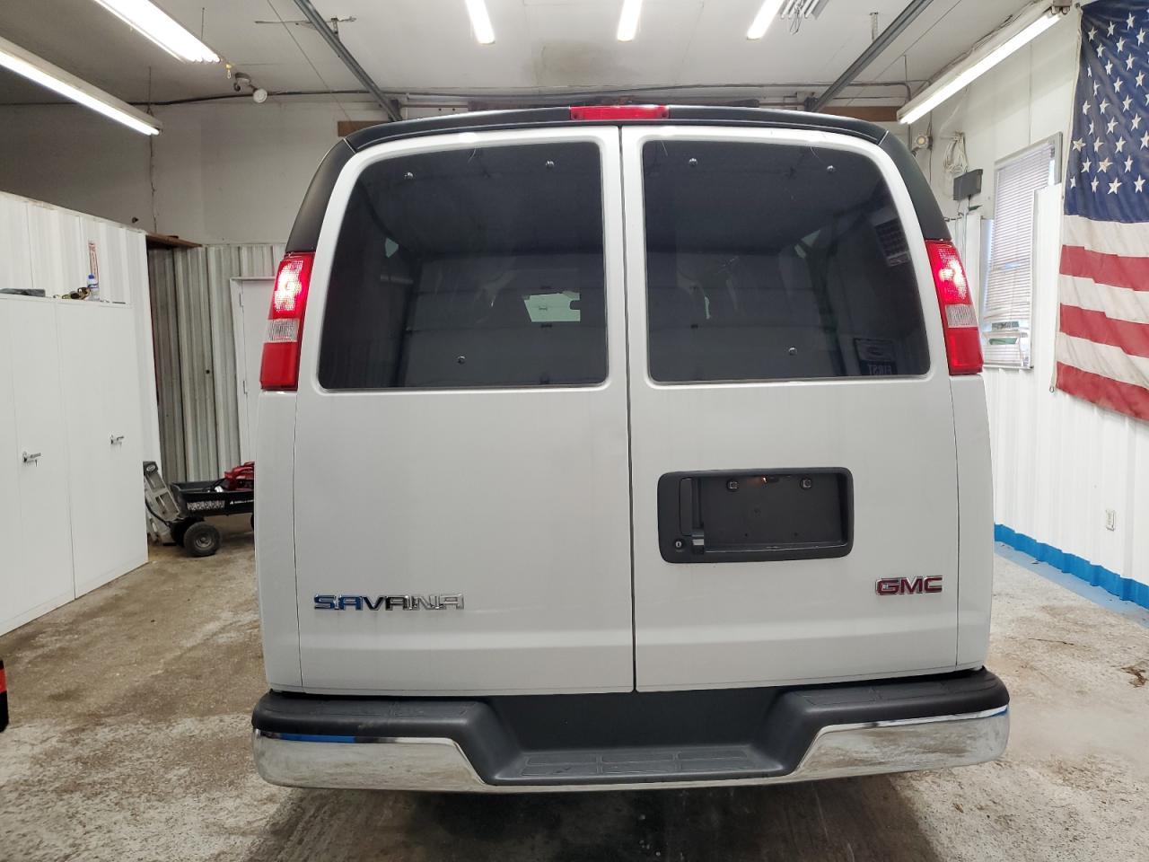 2025 GMC Savana G3500 Lt - Фото 6