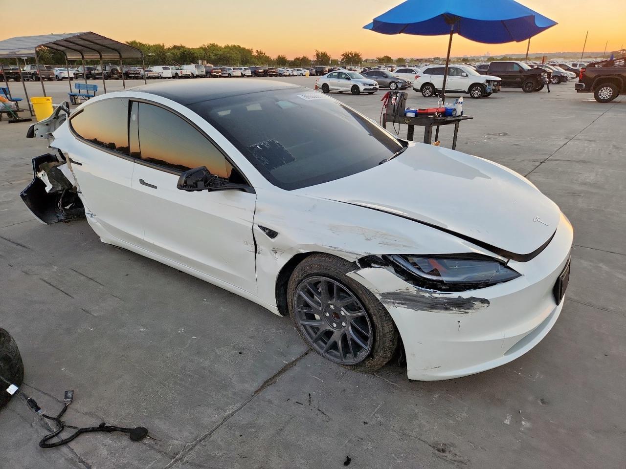 2024 Tesla Model 3 - Фото 4