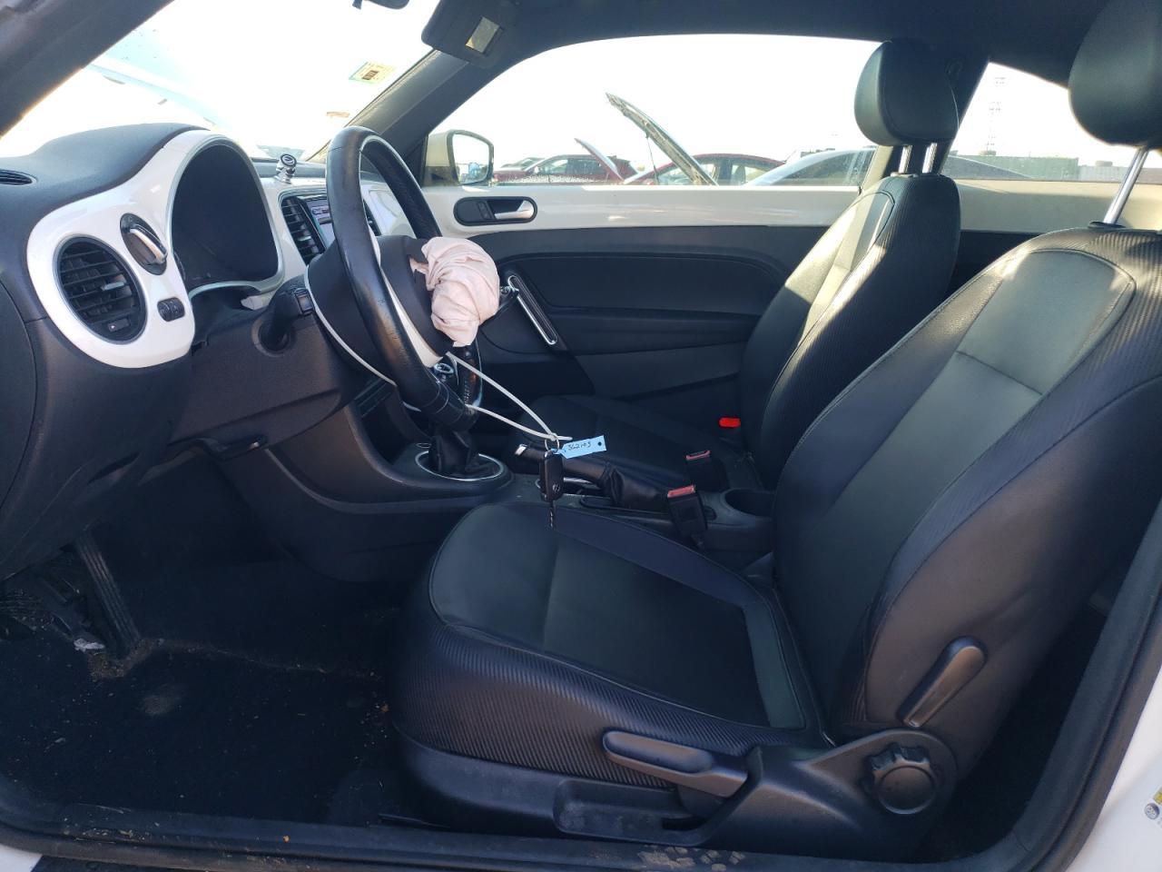 2013 Volkswagen Beetle - Image 7