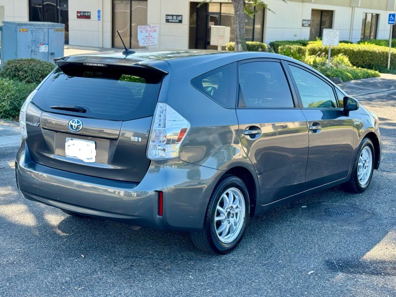 2012 Toyota Prius V - Image 4
