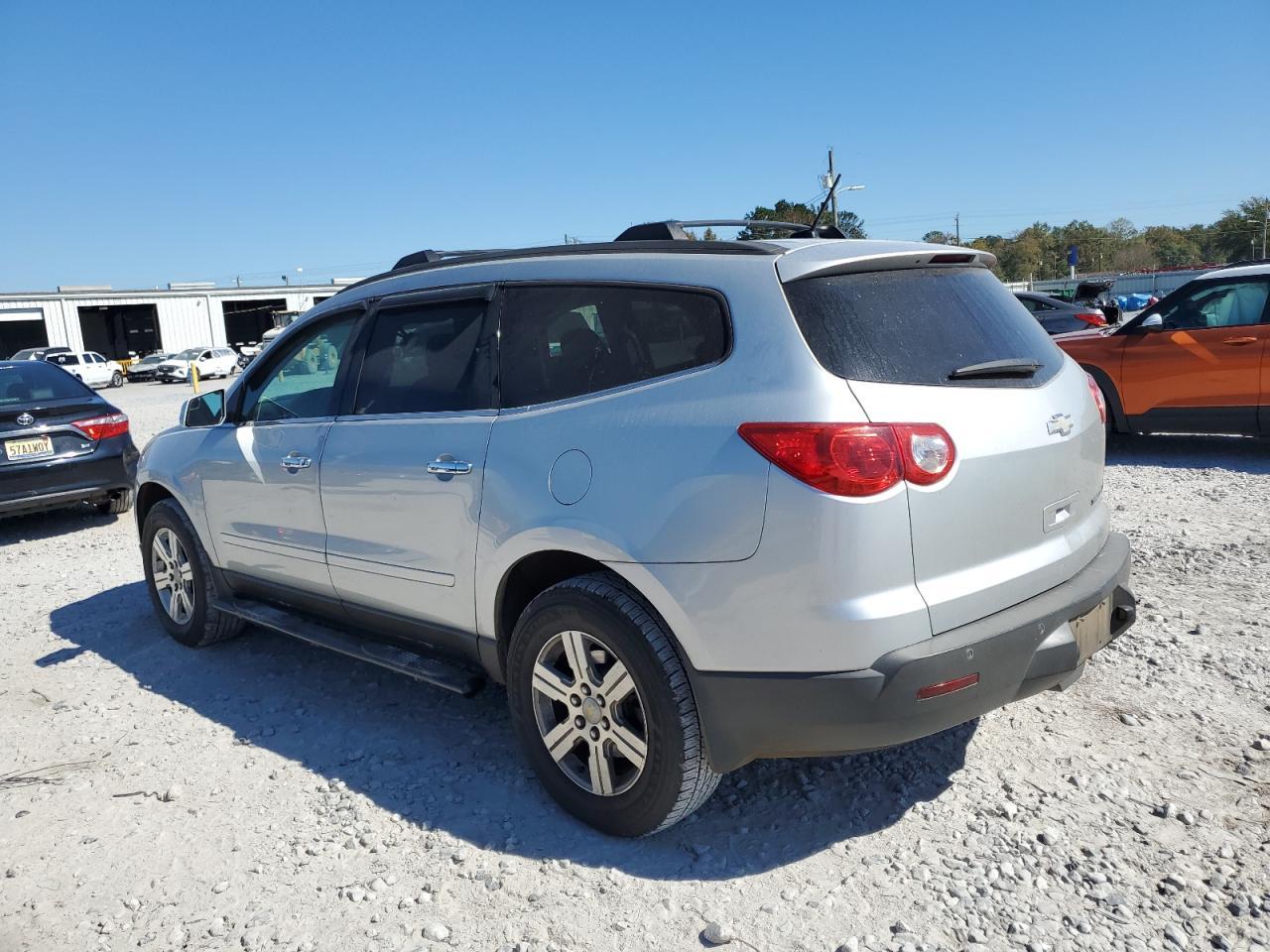 2011 Chevrolet Traverse Lt - Фото 2