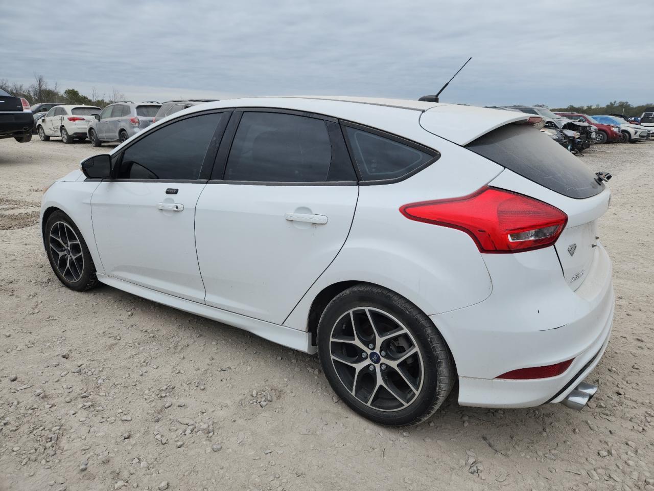2016 Ford Focus Se - Фото 2
