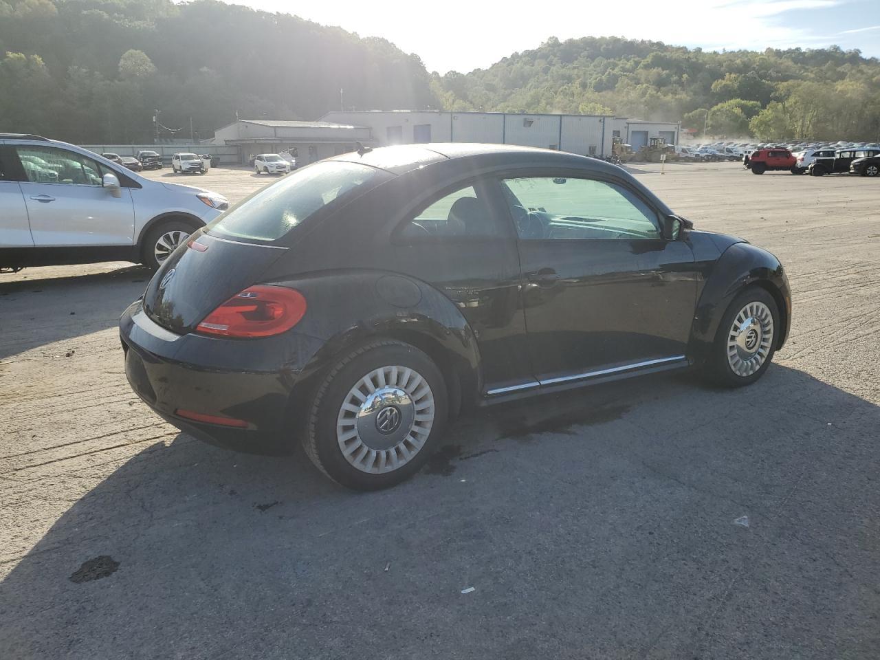 2013 Volkswagen Beetle - Фото 3