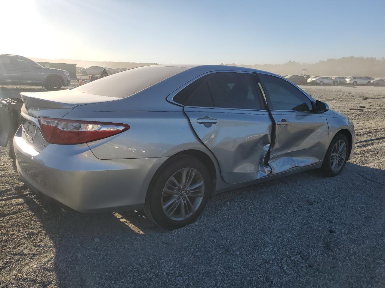 2017 Toyota Camry Se - Фото 3