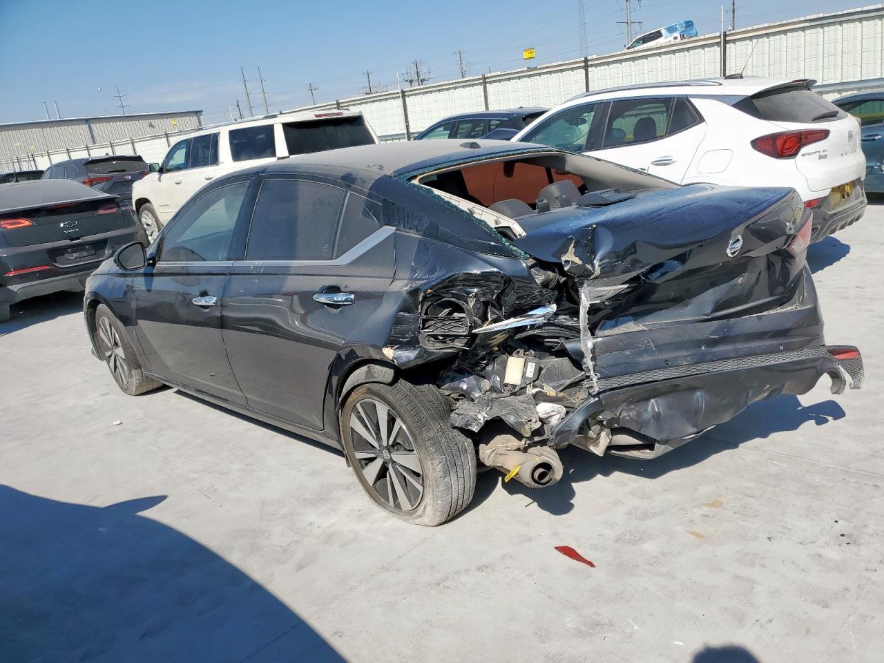 2020 Nissan Altima Sl - Image 2