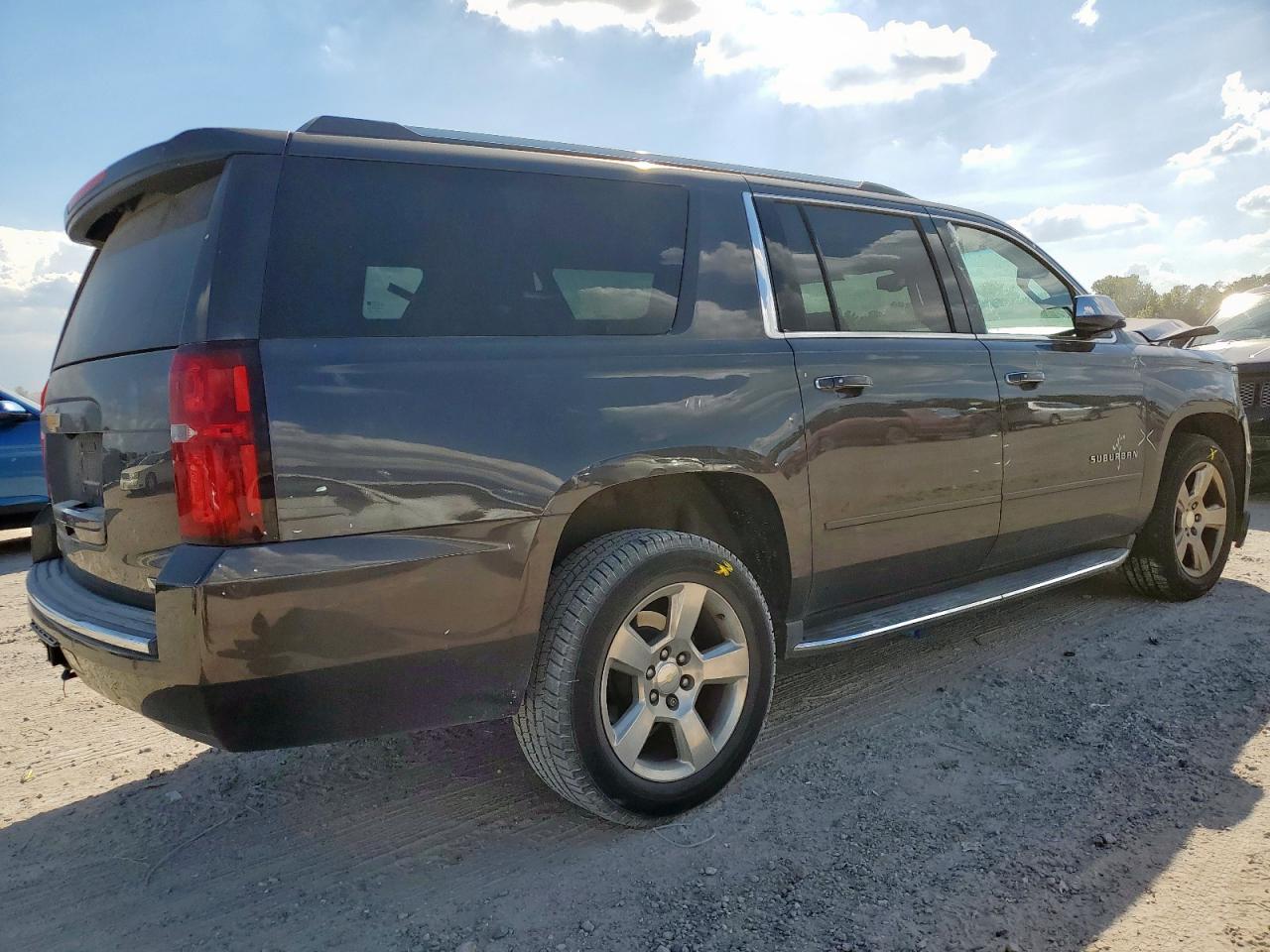 2017 Chevrolet Suburban C1500 Premier - Фото 3