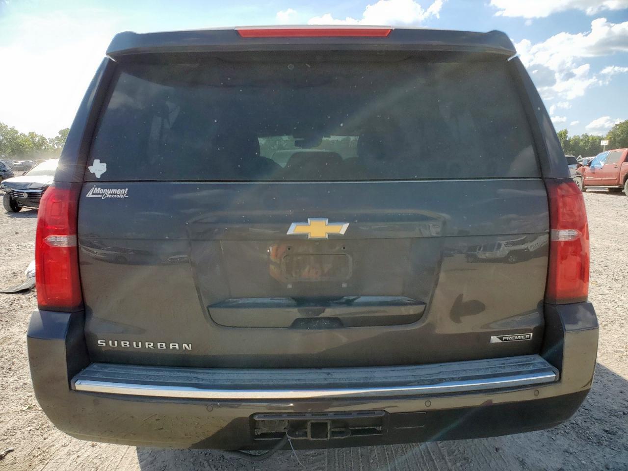 2017 Chevrolet Suburban C1500 Premier - Фото 6