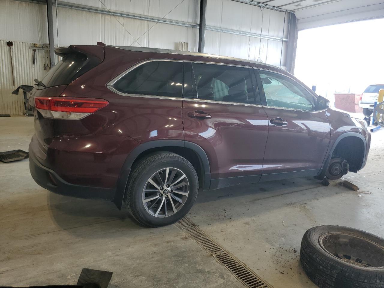 2019 Toyota Highlander Se - Фото 3