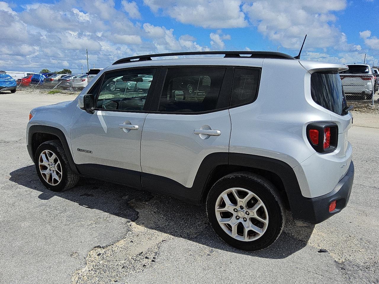 2018 Jeep Renegade Latitude - Фото 2