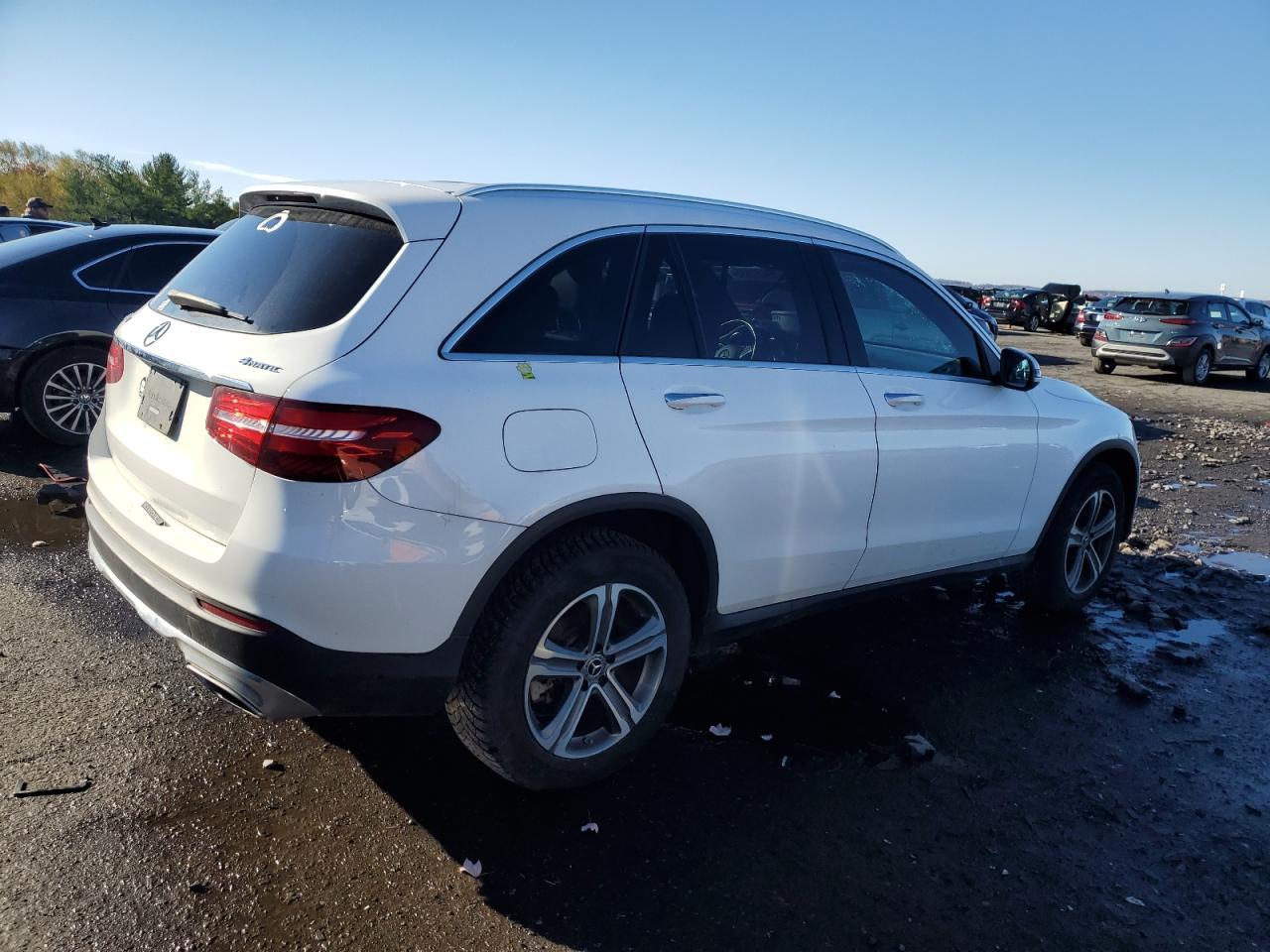 2019 Glc300 - Фото 3