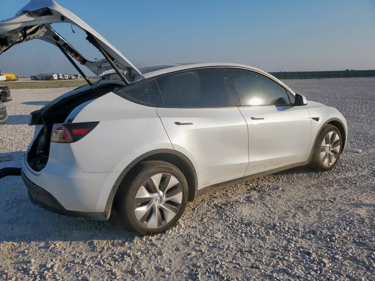2023 Tesla Model Y - Фото 3