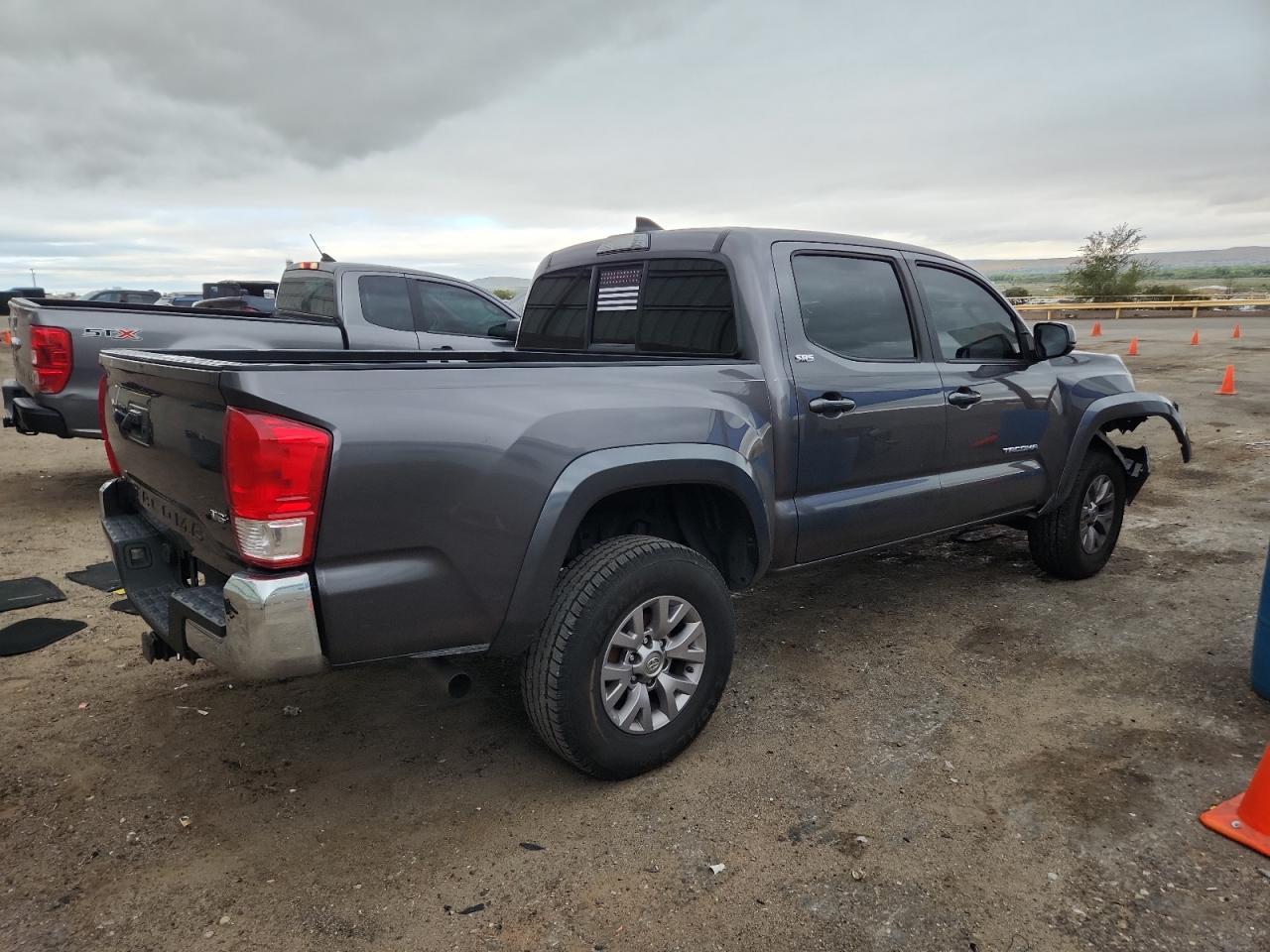 2017 Toyota Tacoma Double Cab - Image 3