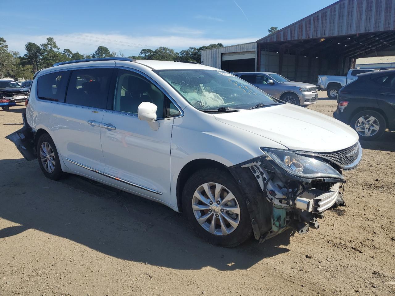 2018 Chrysler Pacifica Touring L - Фото 4