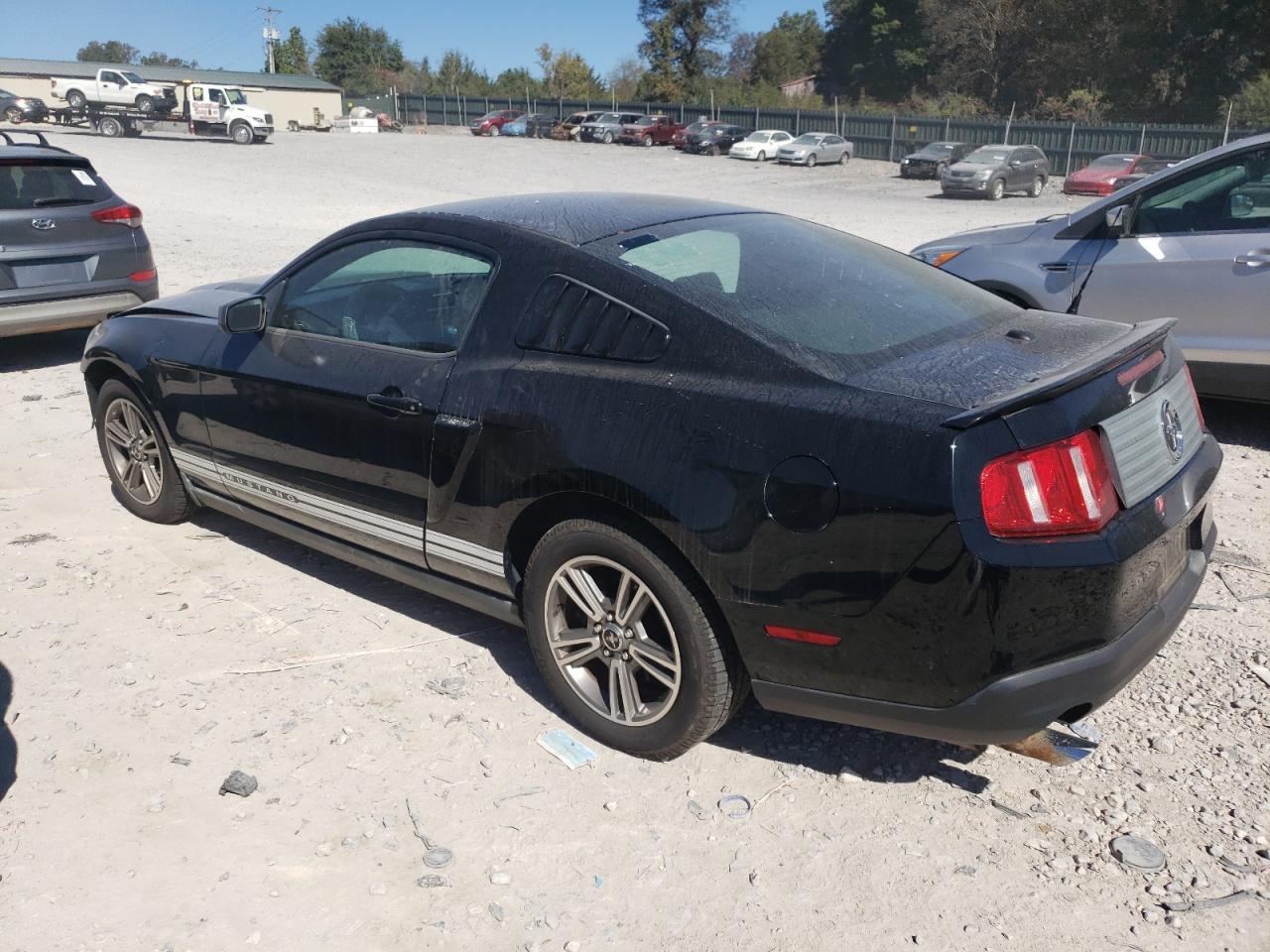 2010 Ford Mustang - Фото 2