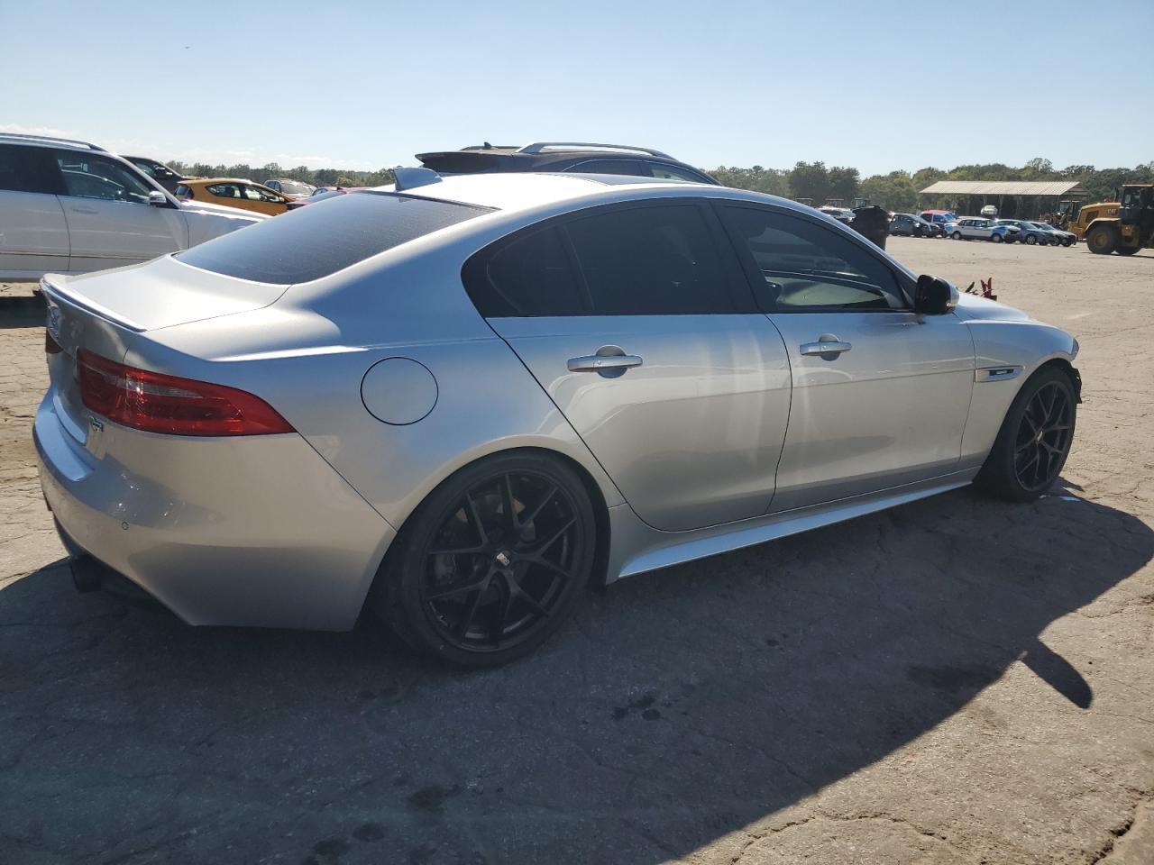 2017 Jaguar Xe R - Sport - Фото 3