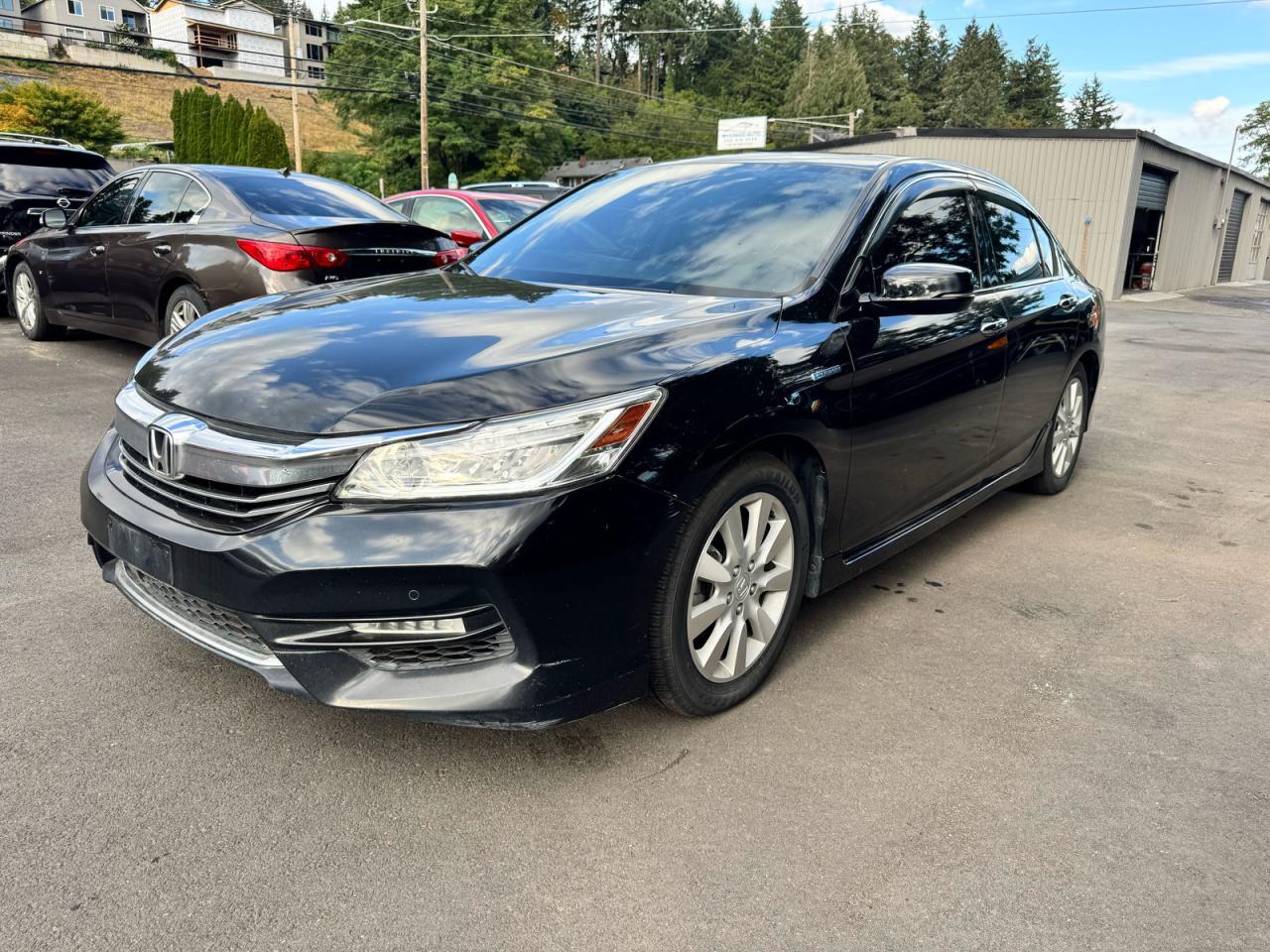2017 Honda Accord Touring Hybrid - Image 2