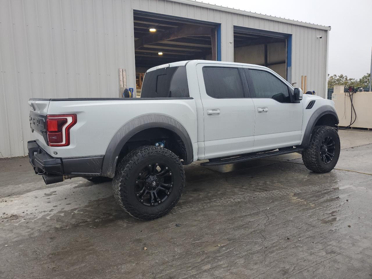 2017 Ford F150 Raptor - Image 3