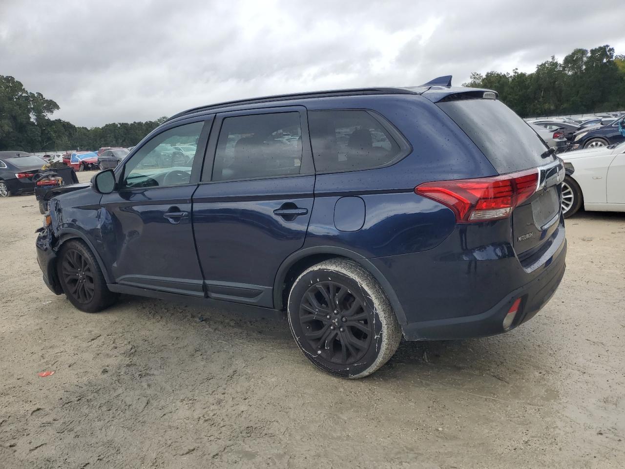 2018 Mitsubishi Outlander Se - Image 2