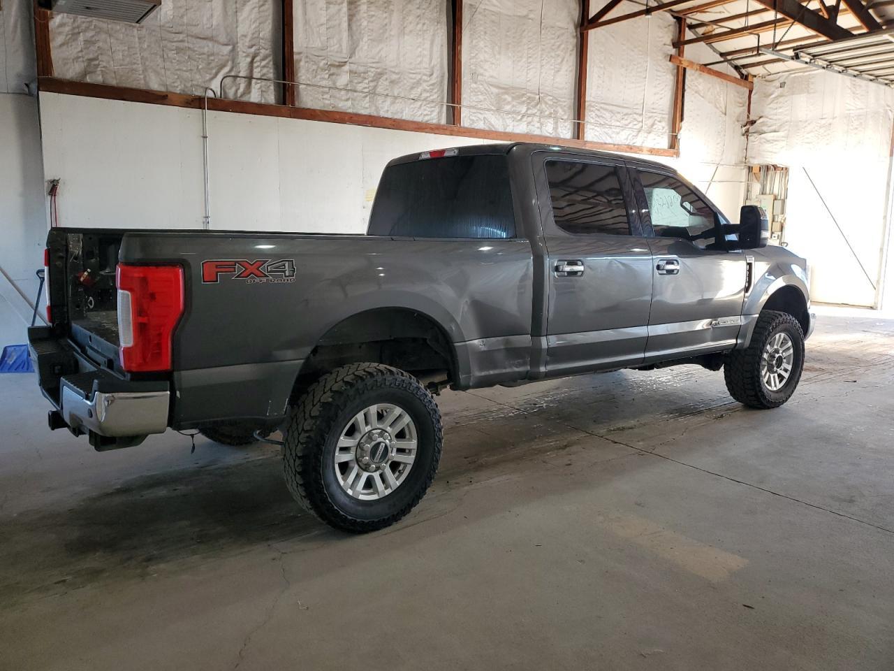 2017 Ford F250 Super Duty - Image 3