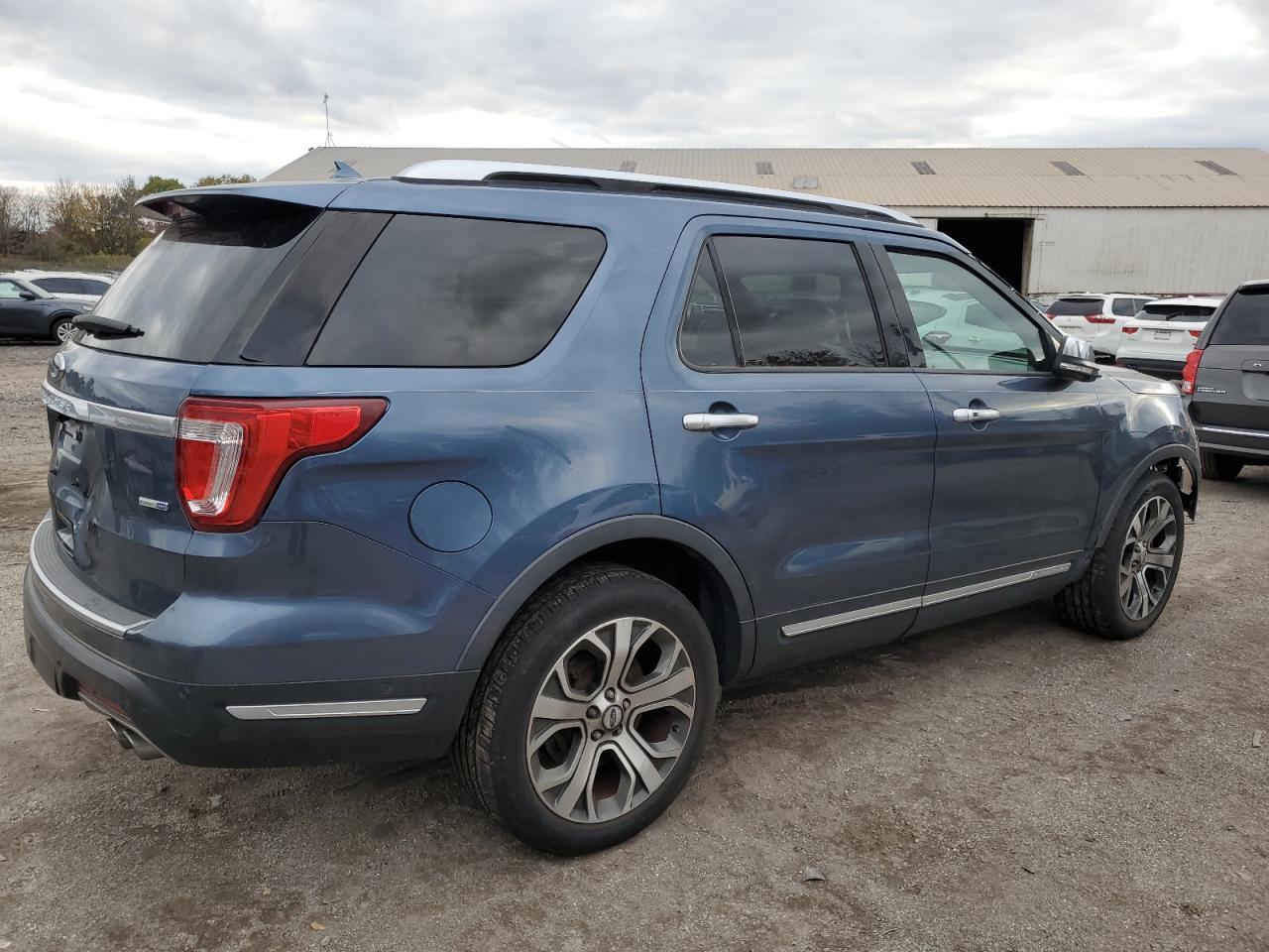 2018 Ford Explorer Platinum - Image 3