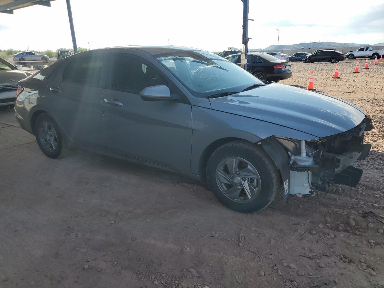 2025 Hyundai Elantra Se - Image 4