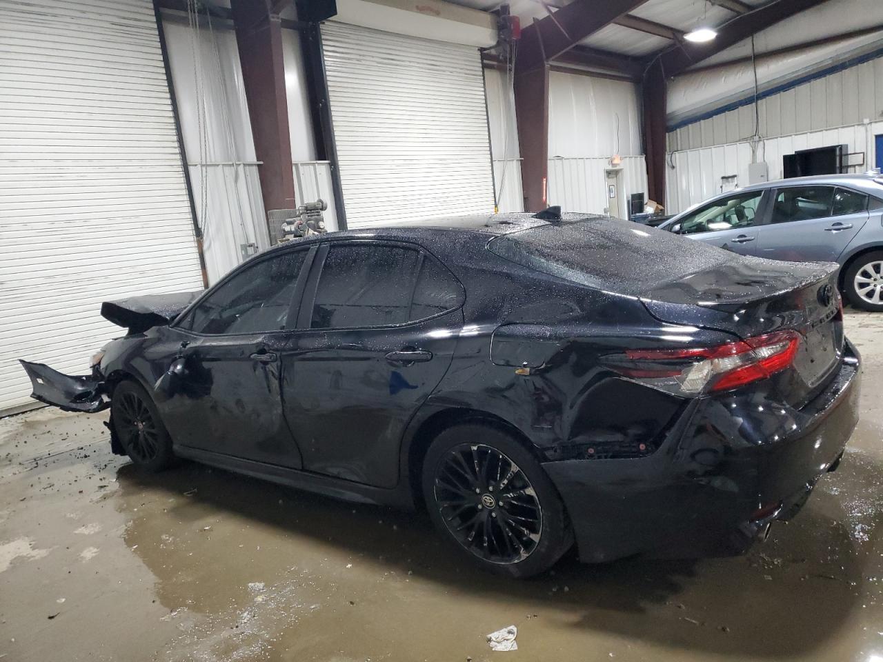 2022 Toyota Camry Night Shade - Фото 2
