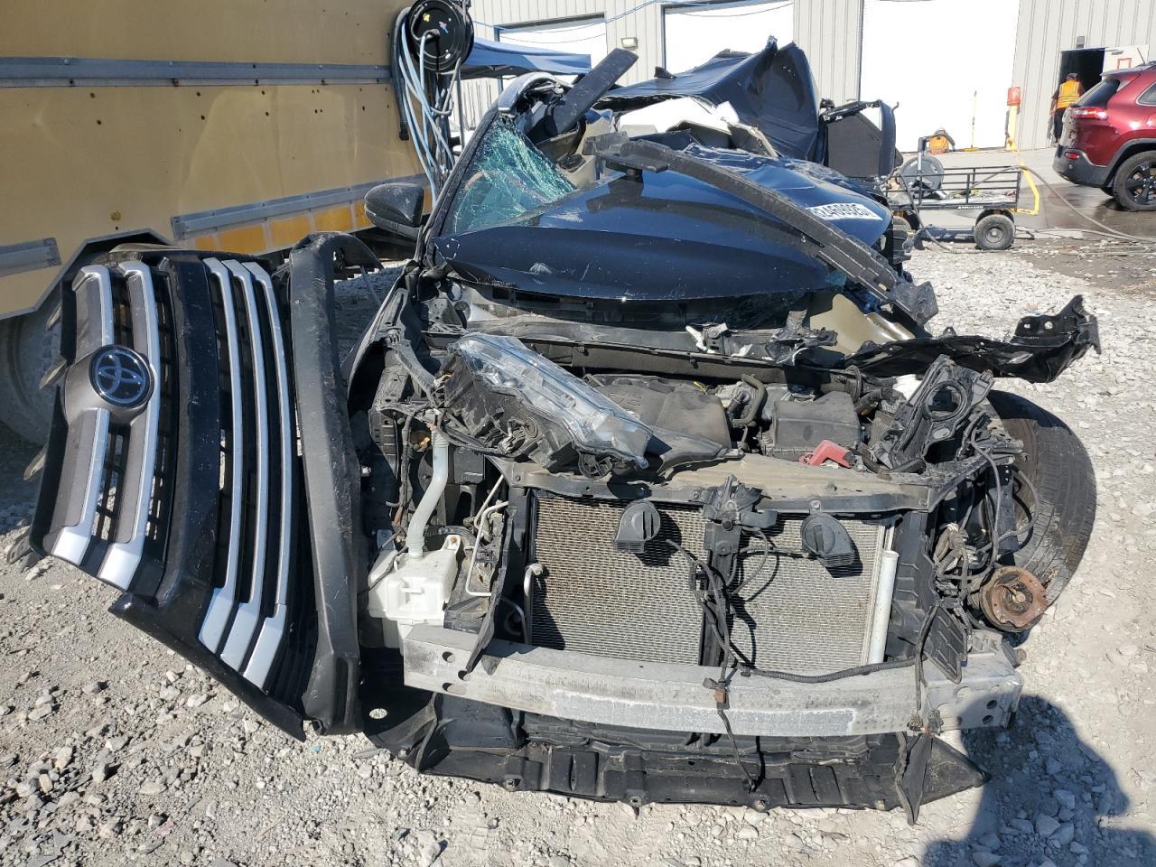 2019 Toyota Highlander Se - Фото 5