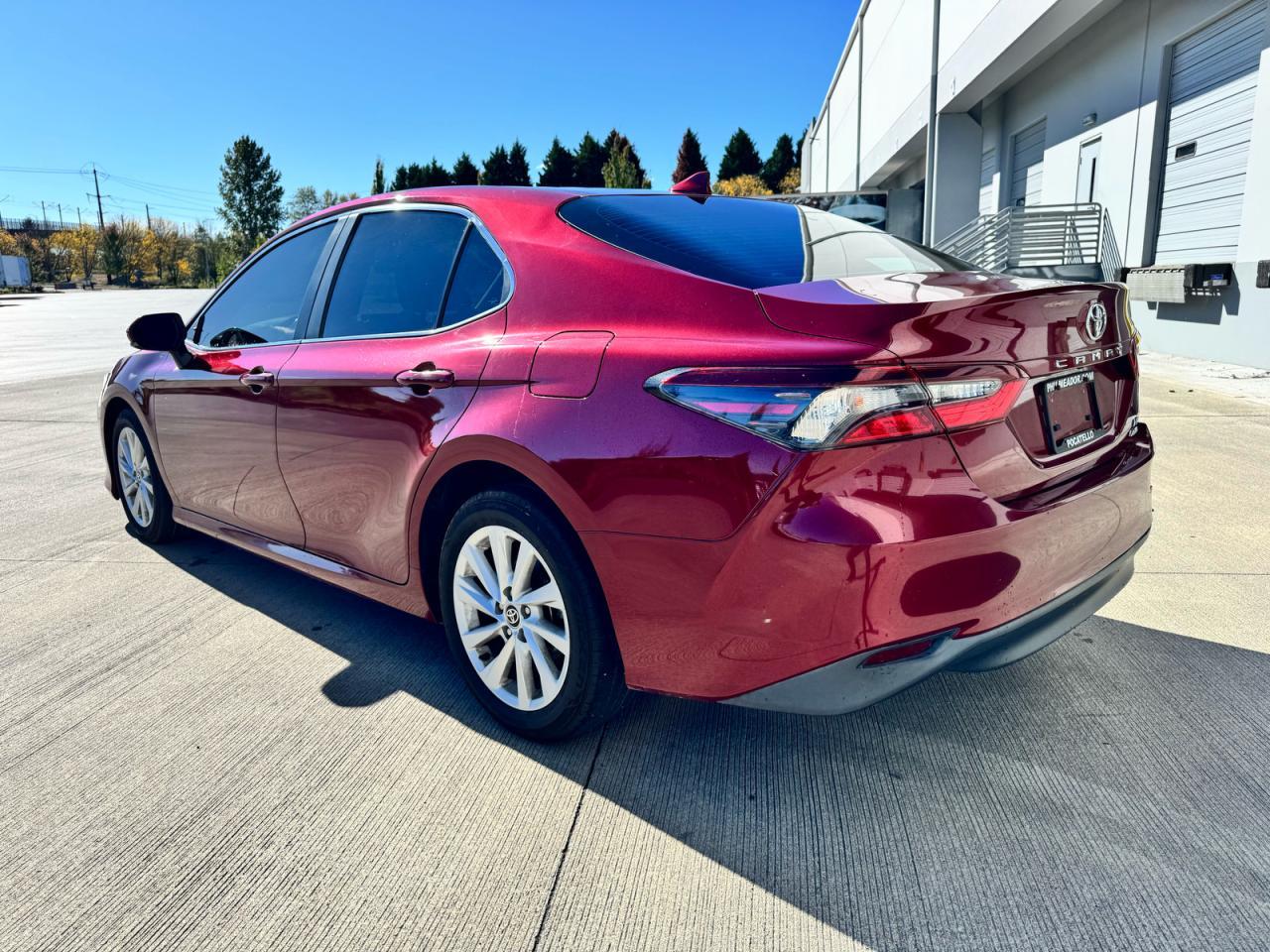 2022 Toyota Camry Le - Фото 3