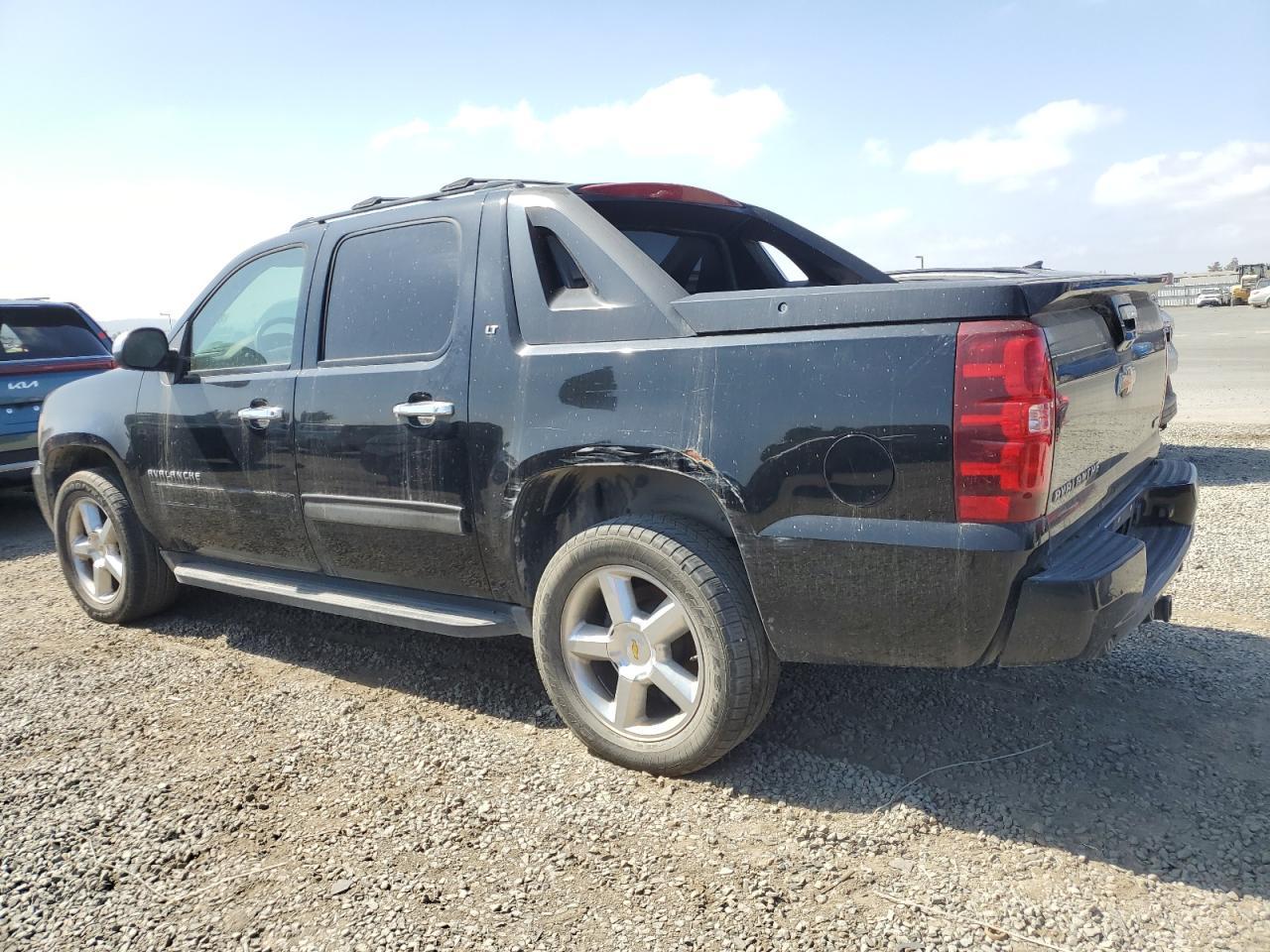 2011 Chevrolet Avalanche Lt - Фото 2
