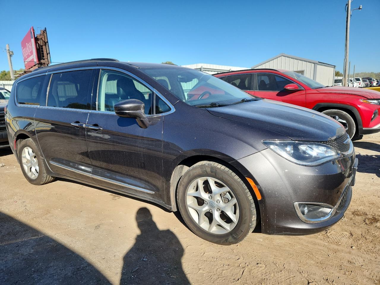 2017 Chrysler Pacifica Touring L - Image 4