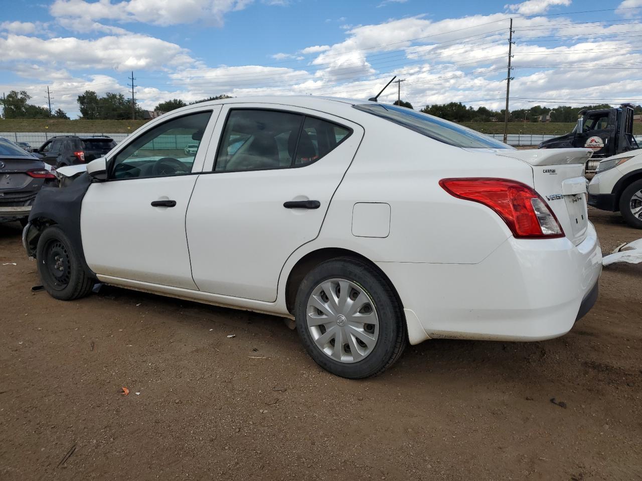 2019 Nissan Versa S - Фото 2
